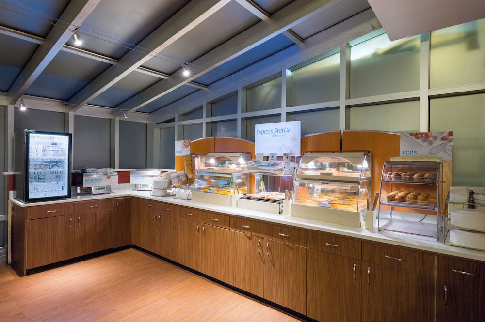 Holiday Inn Express New York City Times Square by IHG — Restaurant & bars in New York City, New York State