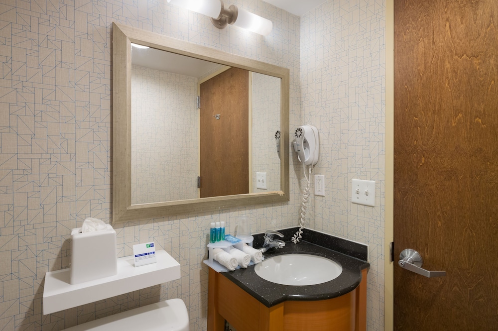 Holiday Inn Express New York City Times Square by IHG — Hotel rooms in New York City, New York State