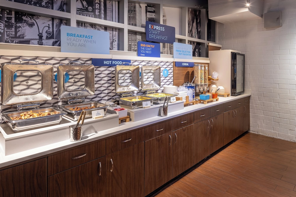 Holiday Inn Express New York City Times Square by IHG — Restaurant & bars in New York City, New York State