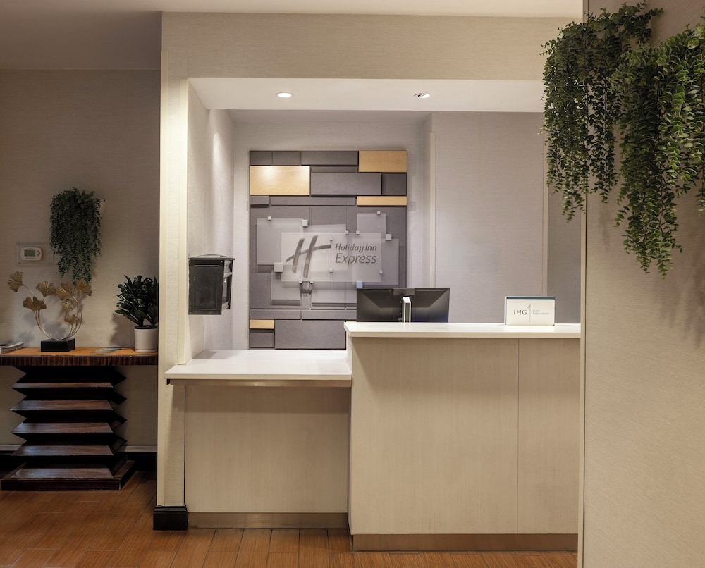 Holiday Inn Express New York City Times Square by IHG — Hotel building in New York City, New York State