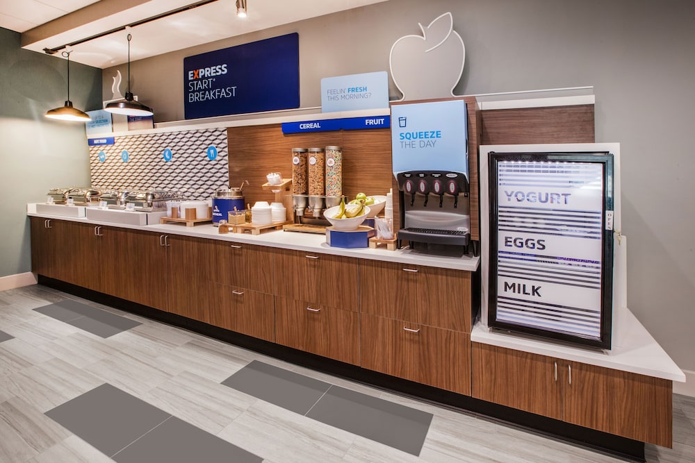 Holiday Inn Express New York City Times Square by IHG — Restaurant & bars in New York City, New York State