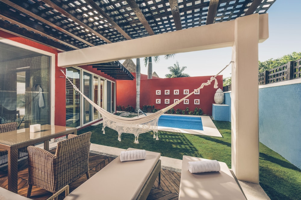 JOIA Paraíso by Iberostar - Adults Only - All Inclusive — Swimming pool in Playa del Carmen, Quintana Roo