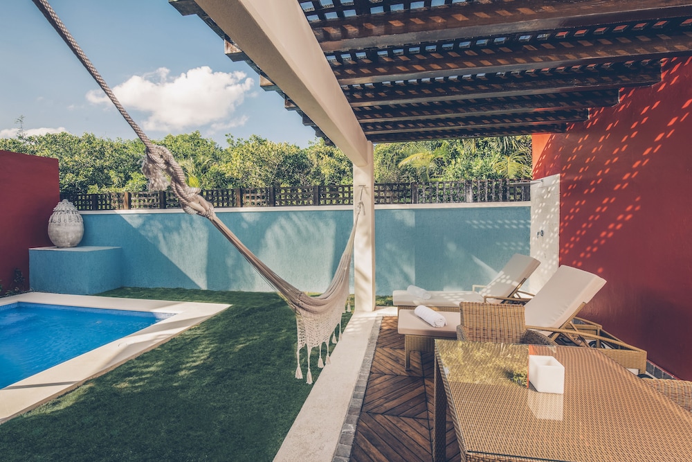 JOIA Paraíso by Iberostar - Adults Only - All Inclusive — Swimming pool in Playa del Carmen, Quintana Roo