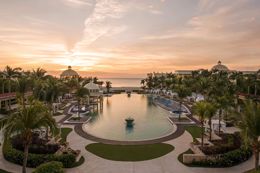 JOIA Paraíso by Iberostar - Adults Only - All Inclusive — Swimming pool in Playa del Carmen, Quintana Roo