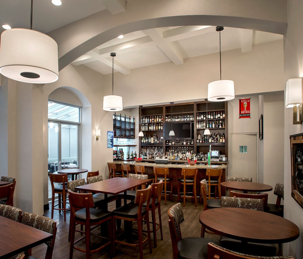 Holiday Inn Manhattan 6th Ave - Chelsea by IHG — Restaurant & bars in New York City, New York State