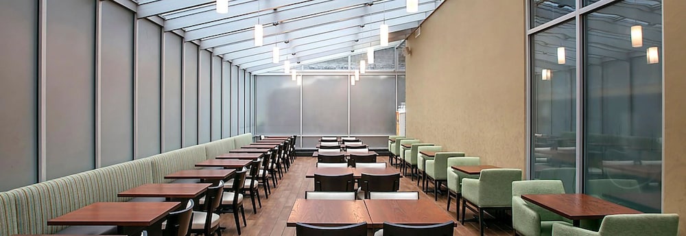 Holiday Inn Manhattan 6th Ave - Chelsea by IHG — Restaurant & bars in New York City, New York State