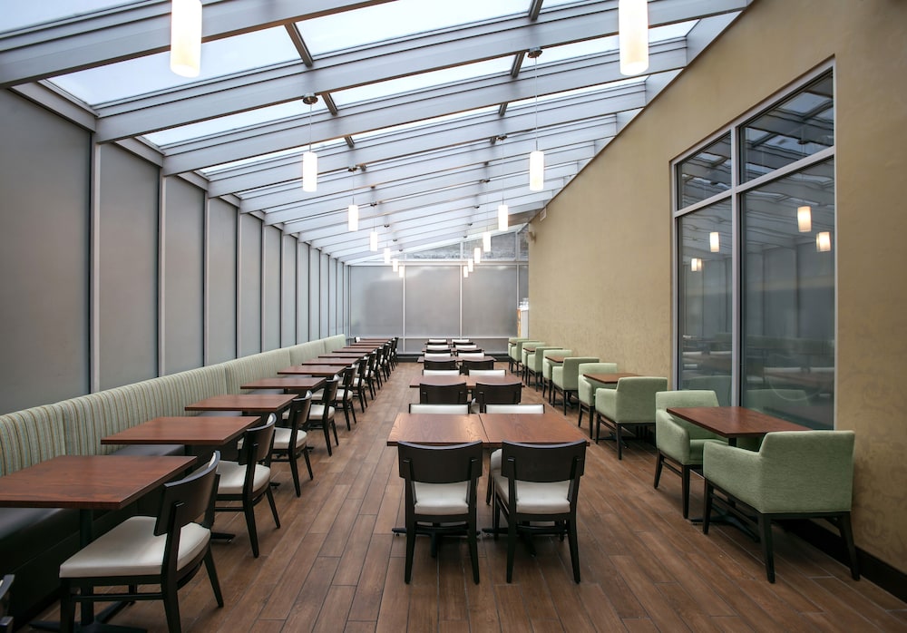 Holiday Inn Manhattan 6th Ave - Chelsea by IHG — Restaurant & bars in New York City, New York State