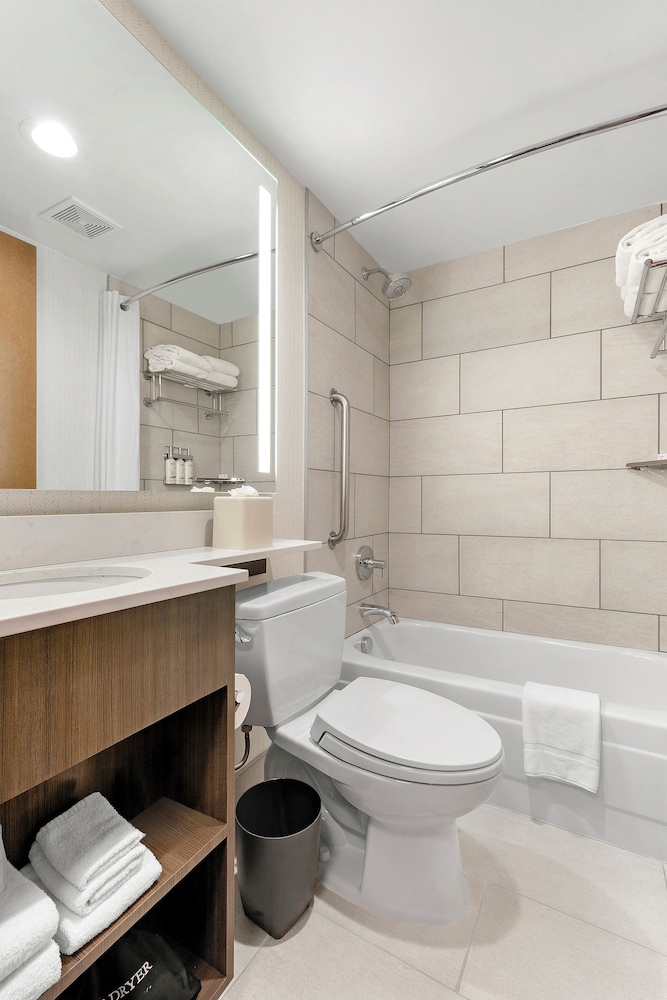 Holiday Inn Manhattan 6th Ave - Chelsea by IHG — Hotel rooms in New York City, New York State