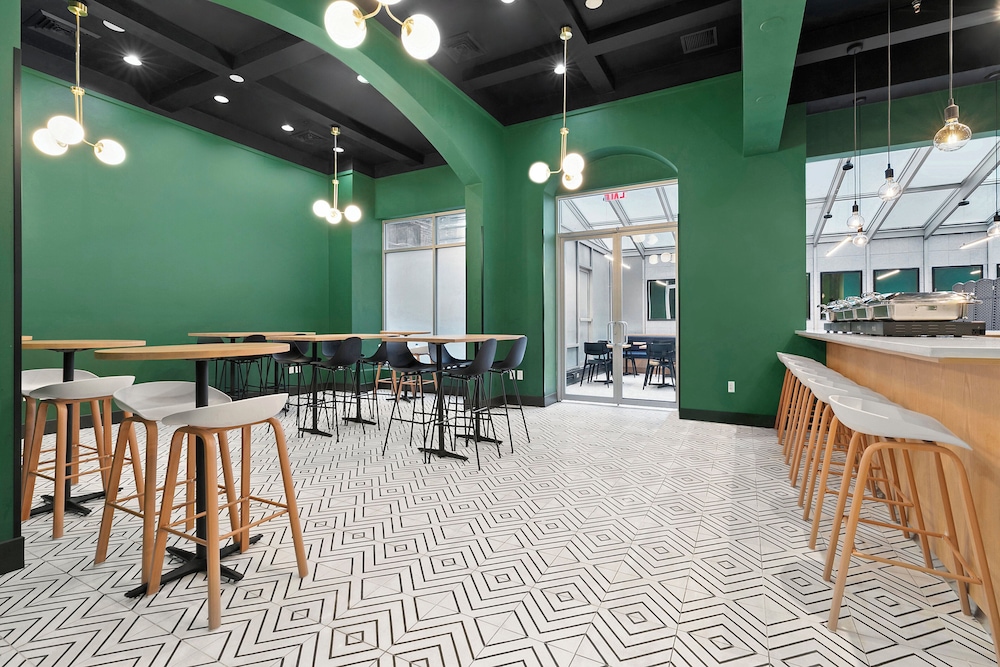 Holiday Inn Manhattan 6th Ave - Chelsea by IHG — Restaurant & bars in New York City, New York State