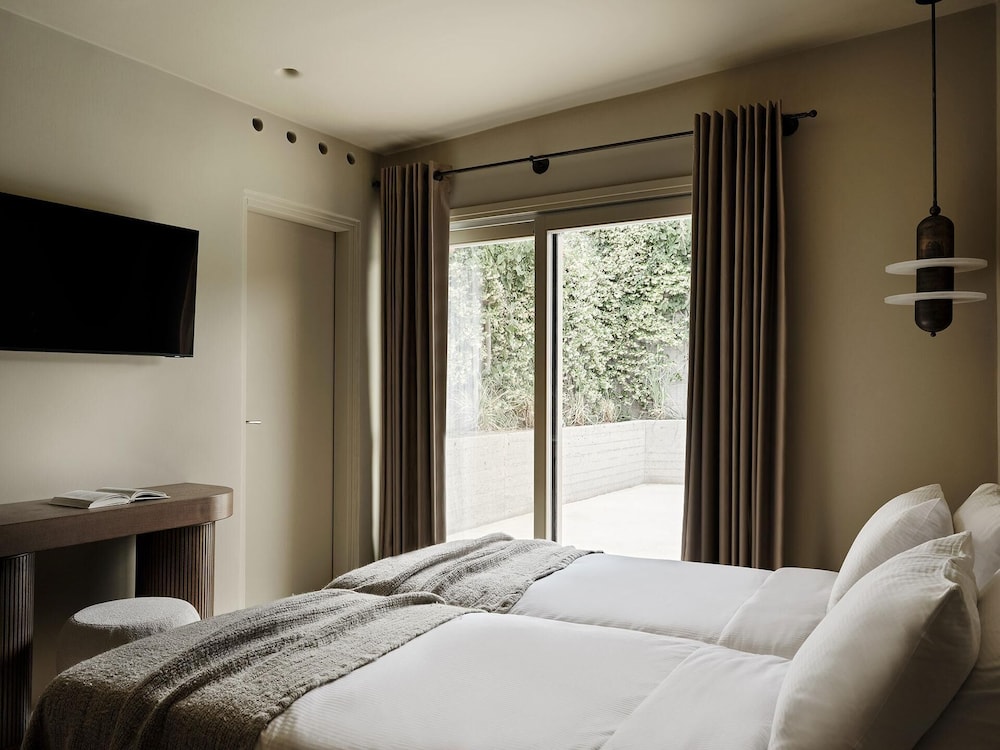 Andronis Concept — Hotel rooms in Imerovigli, South Aegean