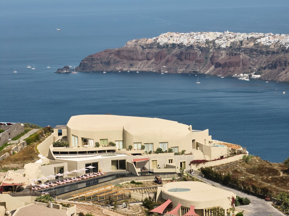 Andronis Concept — Hotel building in Imerovigli, South Aegean