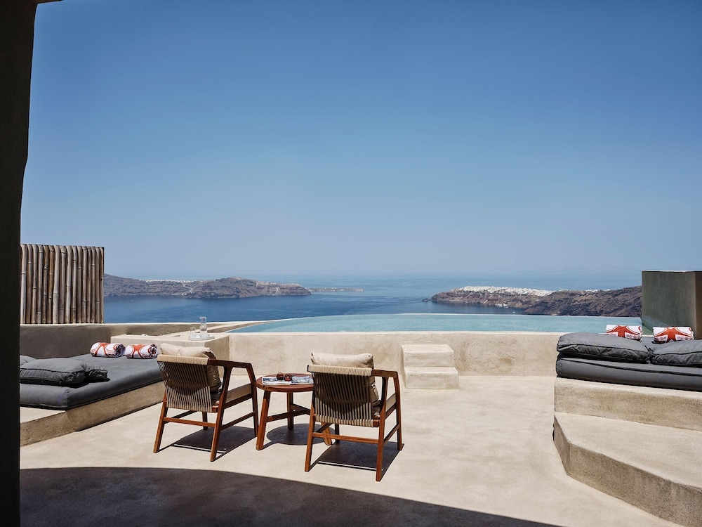 Andronis Concept — Swimming pool in Imerovigli, South Aegean
