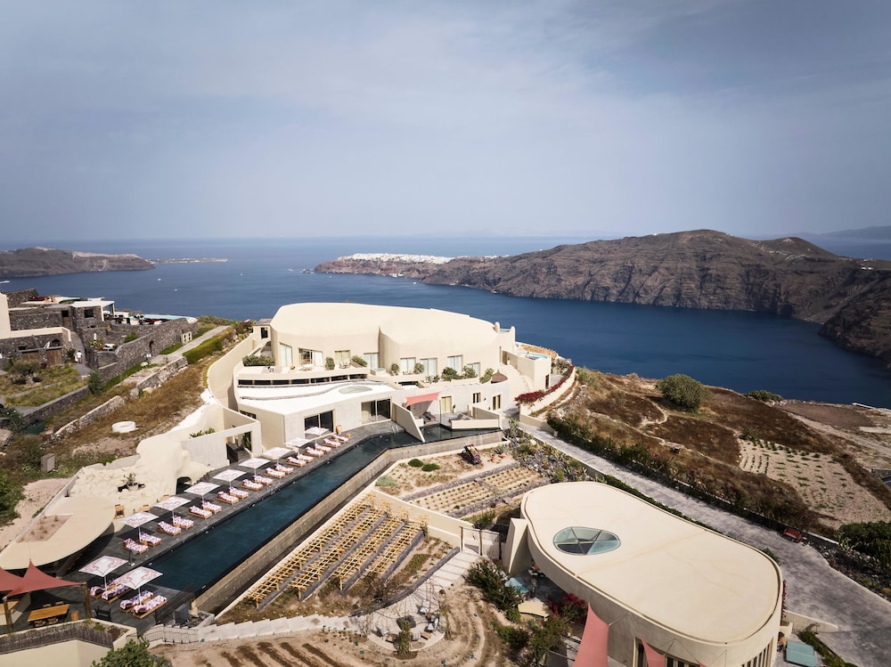 Andronis Concept — Hotel building in Imerovigli, South Aegean