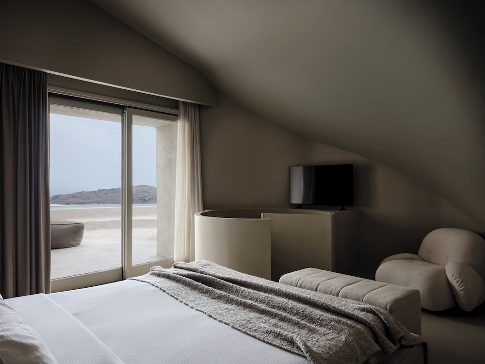 Andronis Concept — Hotel rooms in Imerovigli, South Aegean