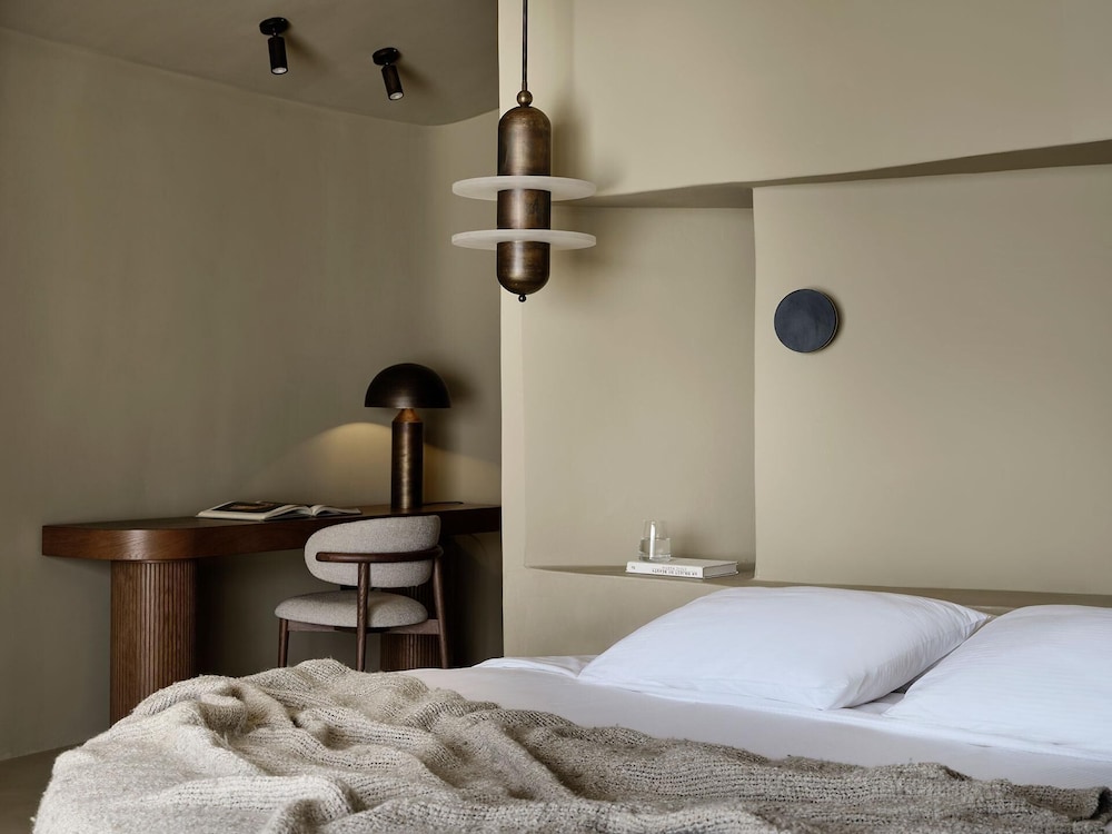 Andronis Concept — Hotel rooms in Imerovigli, South Aegean