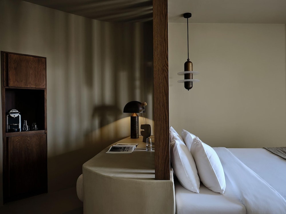 Andronis Concept — Hotel rooms in Imerovigli, South Aegean