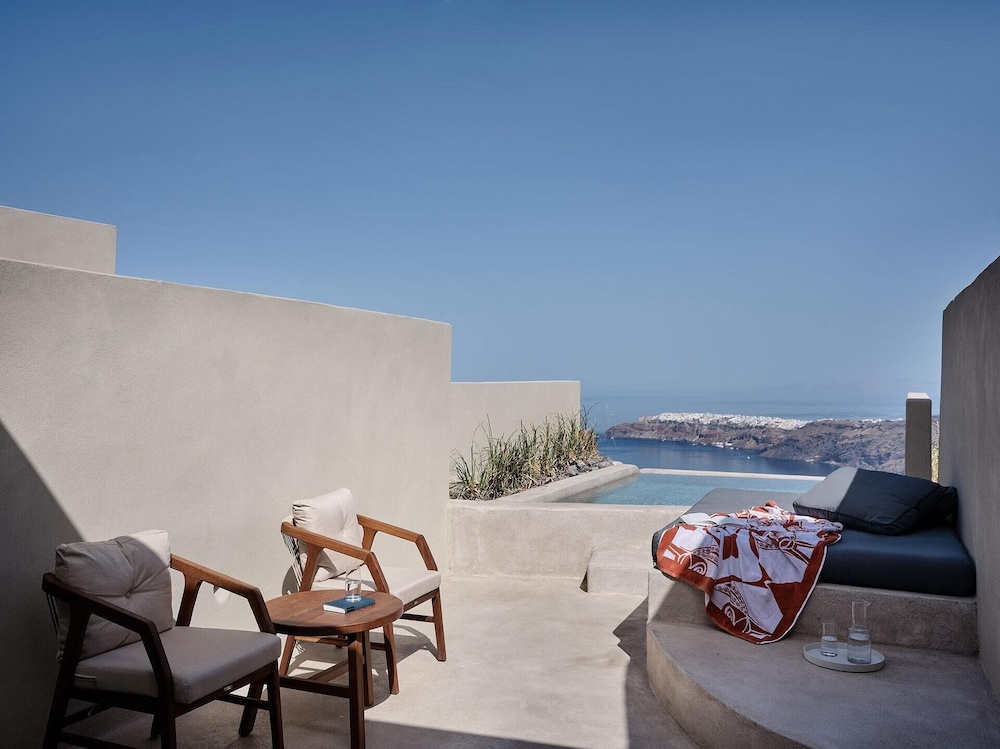 Andronis Concept — Swimming pool in Imerovigli, South Aegean