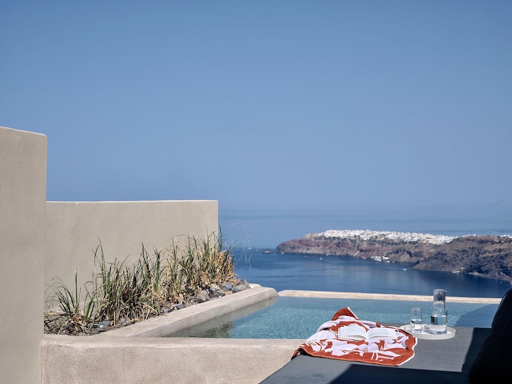 Andronis Concept — Swimming pool in Imerovigli, South Aegean