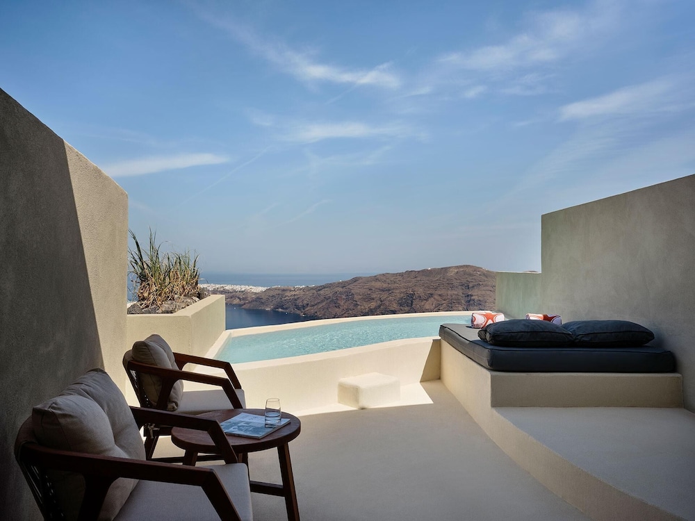 Andronis Concept — Hotel rooms in Imerovigli, South Aegean