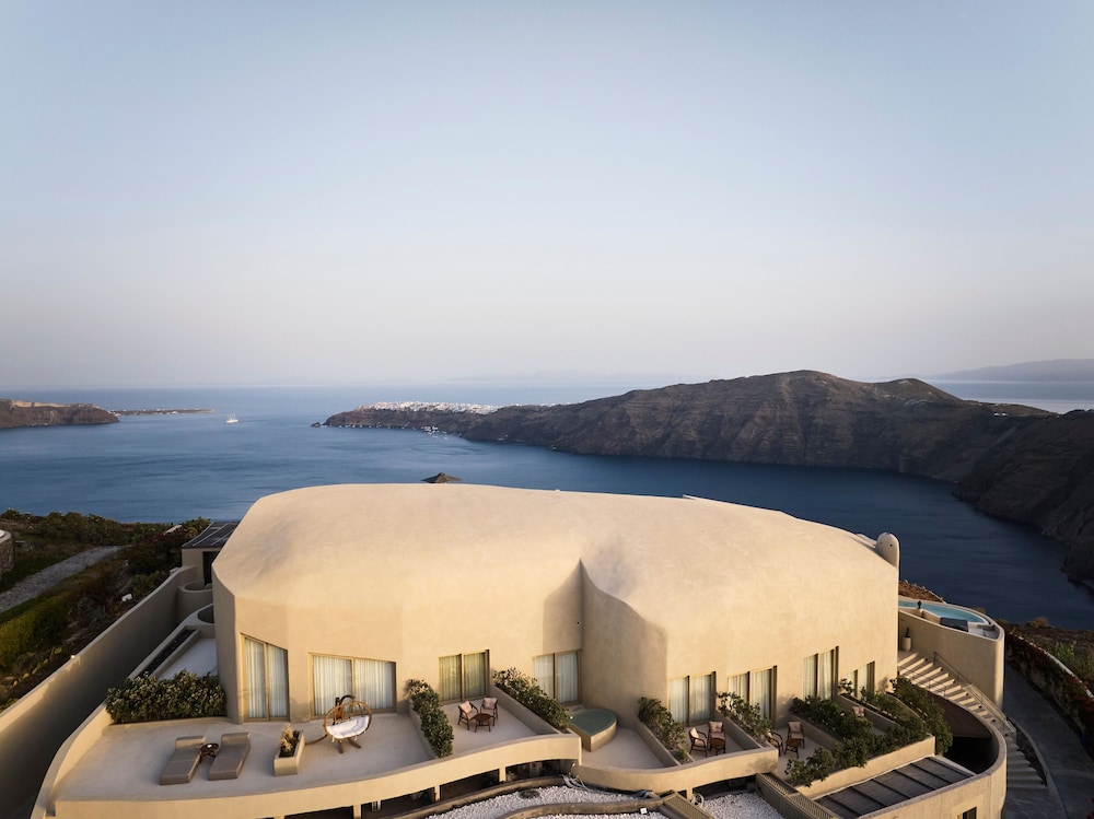 Andronis Concept — Hotel building in Imerovigli, South Aegean