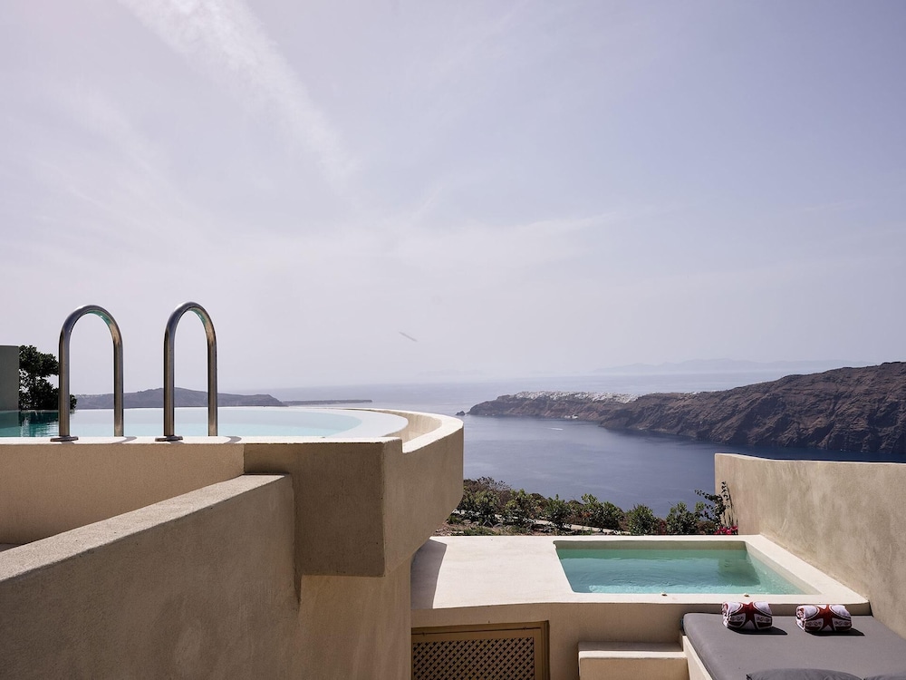 Andronis Concept — Swimming pool in Imerovigli, South Aegean