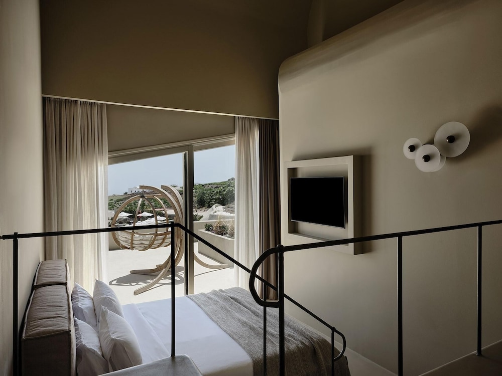 Andronis Concept — Hotel rooms in Imerovigli, South Aegean