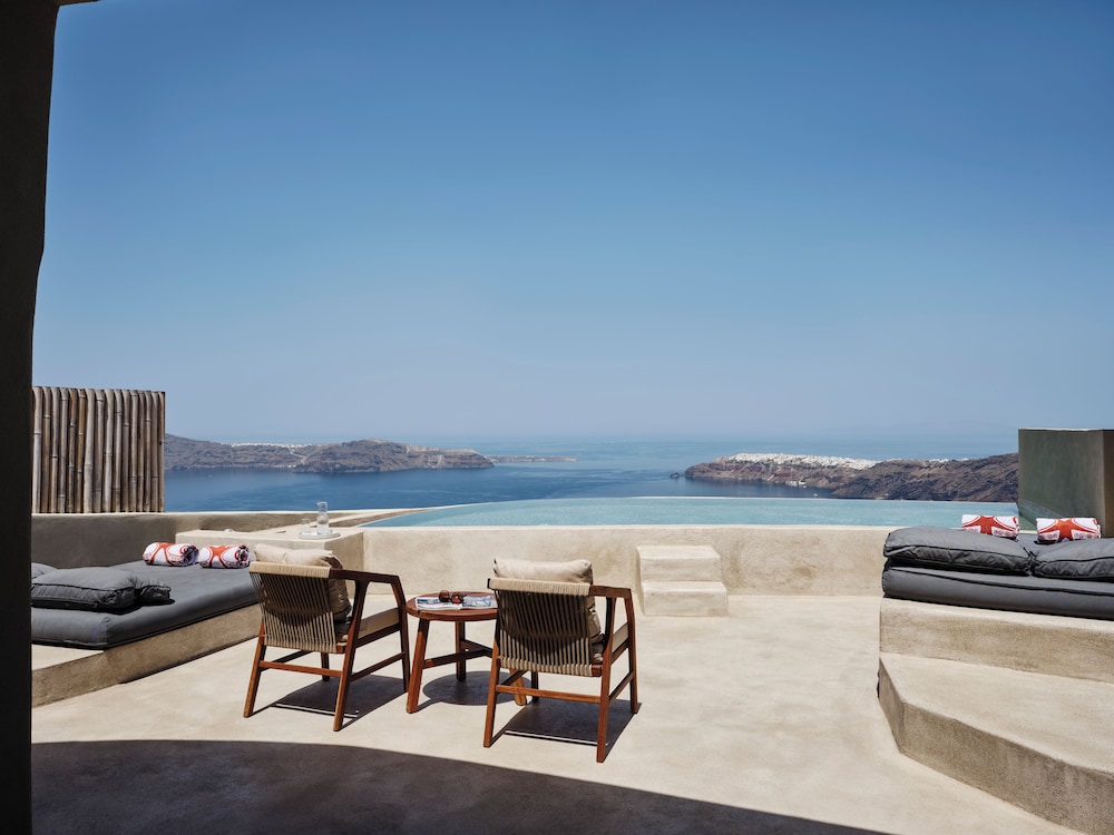 Andronis Concept — Swimming pool in Imerovigli, South Aegean