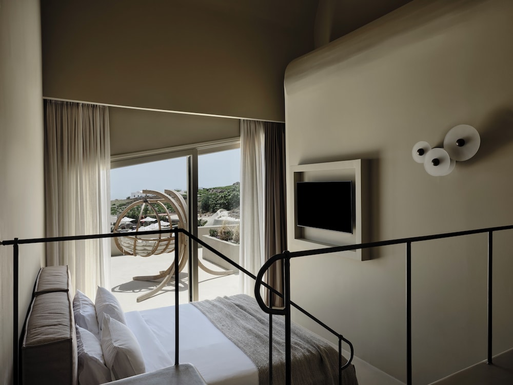 Andronis Concept — Hotel rooms in Imerovigli, South Aegean