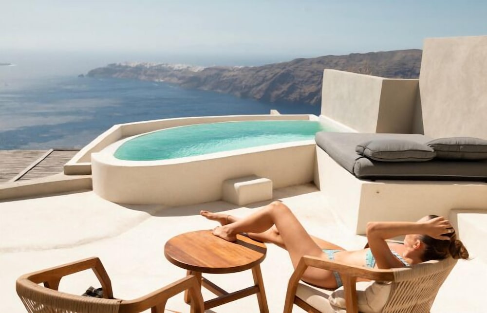 Andronis Concept — Swimming pool in Imerovigli, South Aegean
