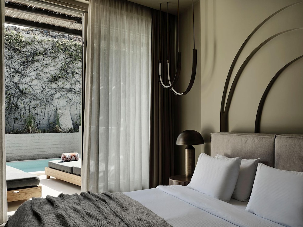 Andronis Concept — Hotel rooms in Imerovigli, South Aegean