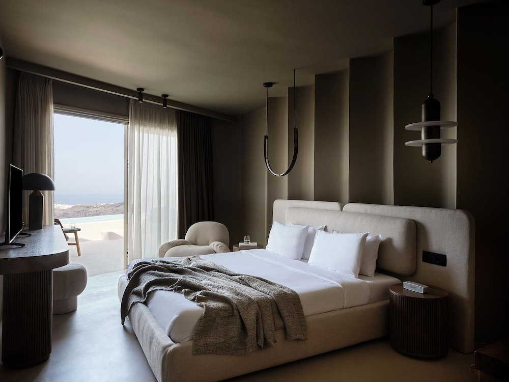 Andronis Concept — Hotel rooms in Imerovigli, South Aegean