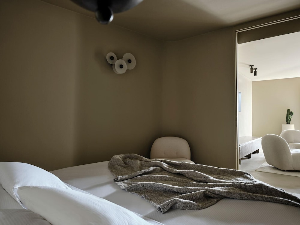 Andronis Concept — Hotel rooms in Imerovigli, South Aegean