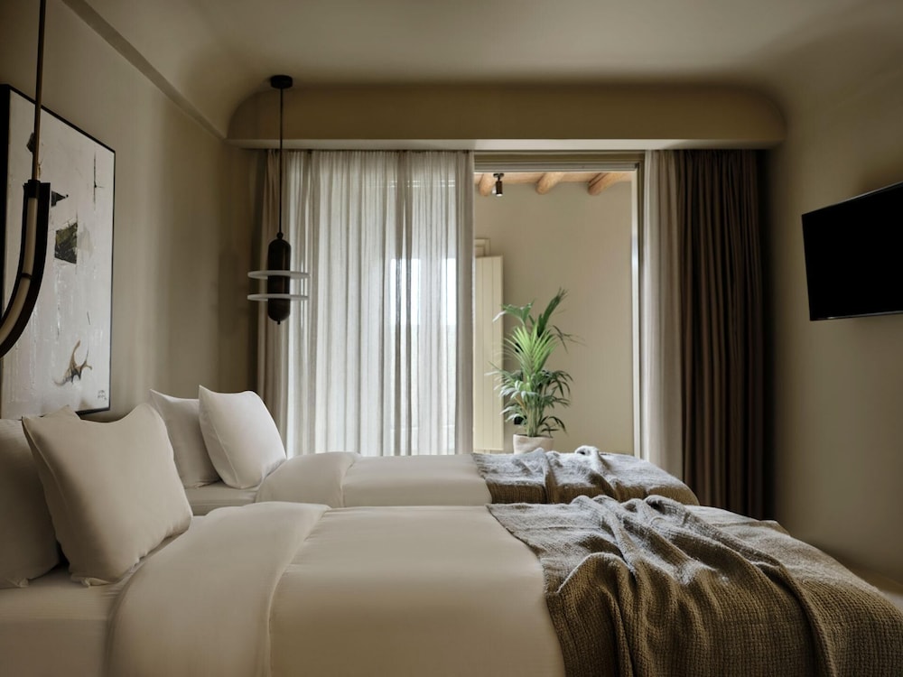 Andronis Concept — Hotel rooms in Imerovigli, South Aegean