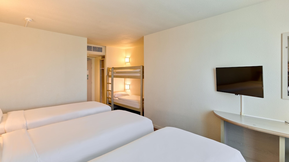 Campanile Val de France near Disneyland Paris — Hotel rooms in Disneyland Paris, Ile-de-France