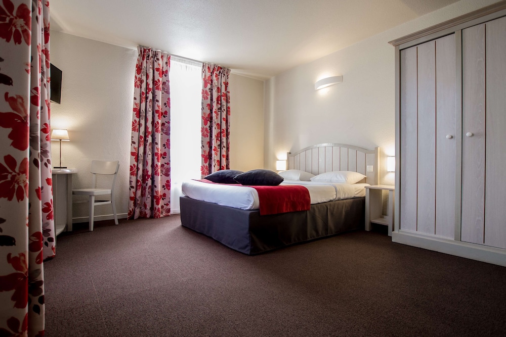 Campanile Val de France near Disneyland Paris — Hotel rooms in Disneyland Paris, Ile-de-France