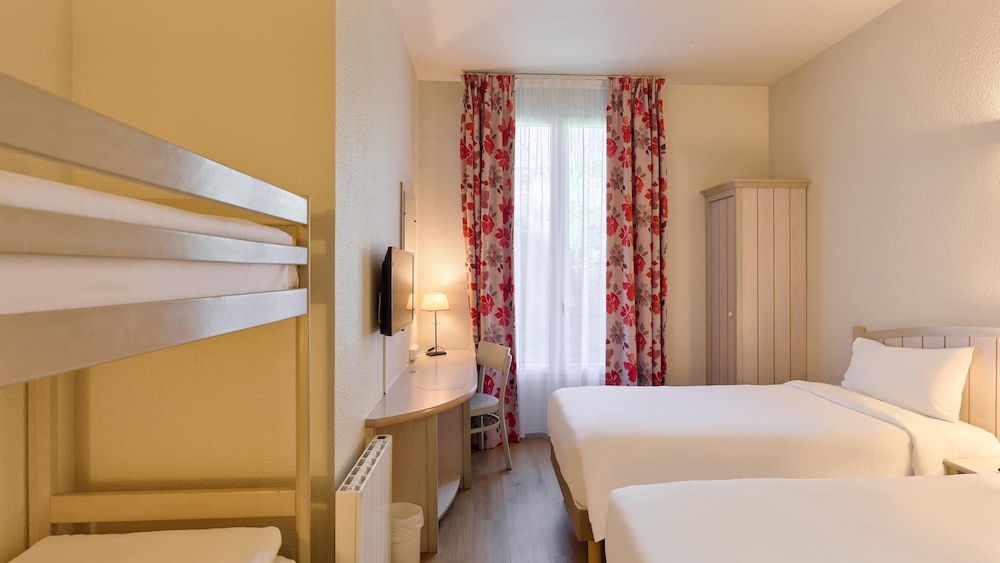 Campanile Val de France near Disneyland Paris — Hotel rooms in Disneyland Paris, Ile-de-France