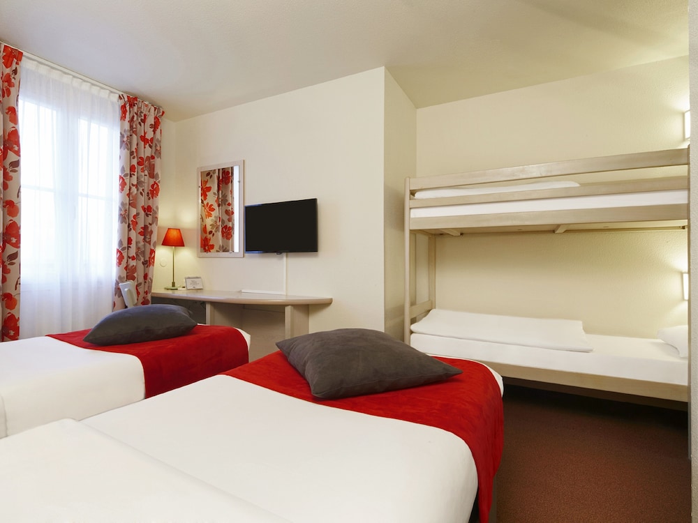 Campanile Val de France near Disneyland Paris — Hotel rooms in Disneyland Paris, Ile-de-France