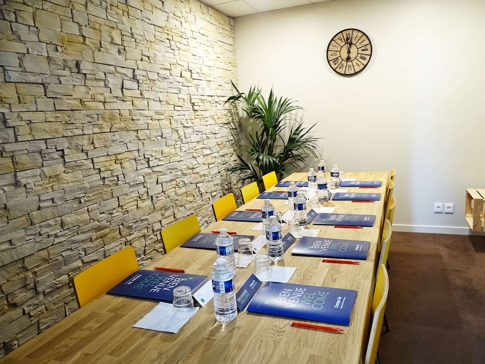Campanile Val de France near Disneyland Paris — Restaurant & bars in Disneyland Paris, Ile-de-France