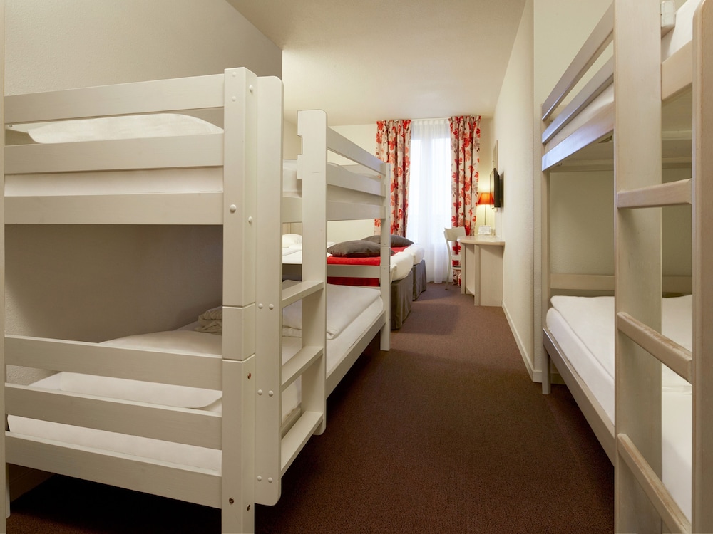 Campanile Val de France near Disneyland Paris — Hotel rooms in Disneyland Paris, Ile-de-France