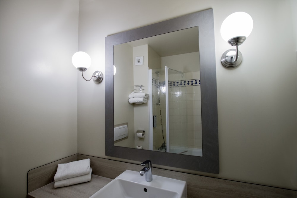 Campanile Val de France near Disneyland Paris — Hotel rooms in Disneyland Paris, Ile-de-France