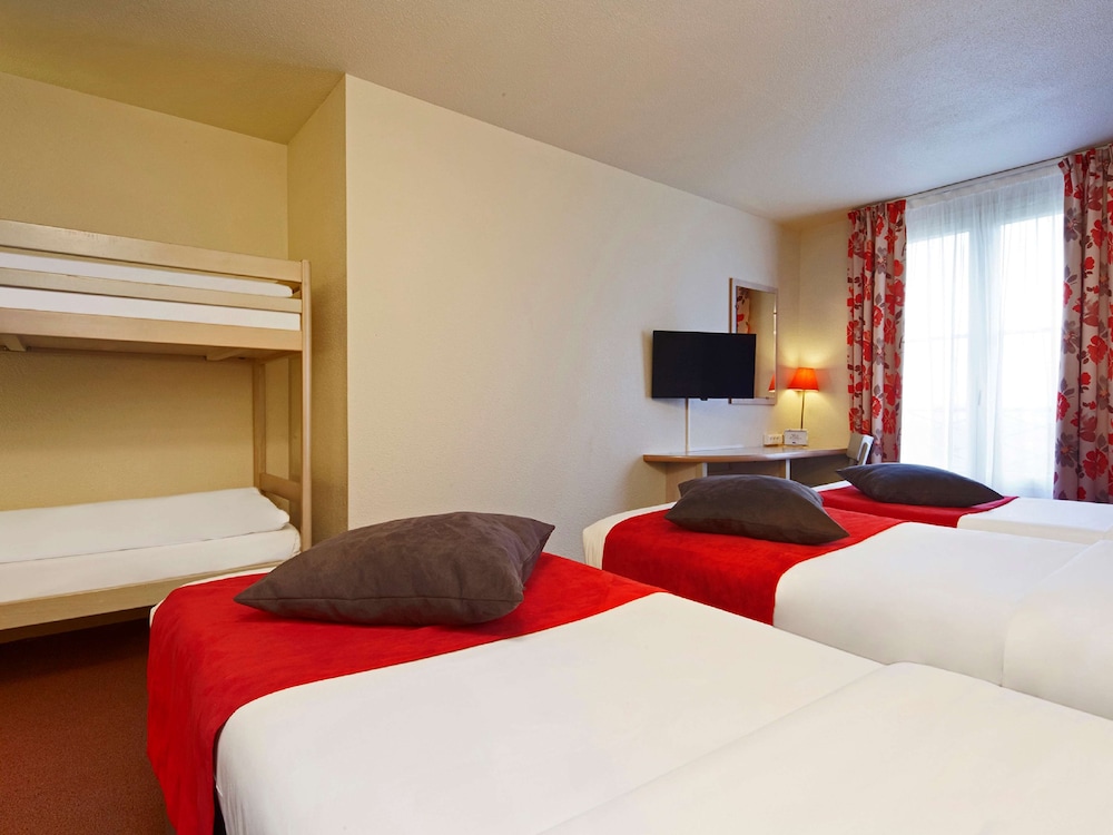 Campanile Val de France near Disneyland Paris — Hotel rooms in Disneyland Paris, Ile-de-France
