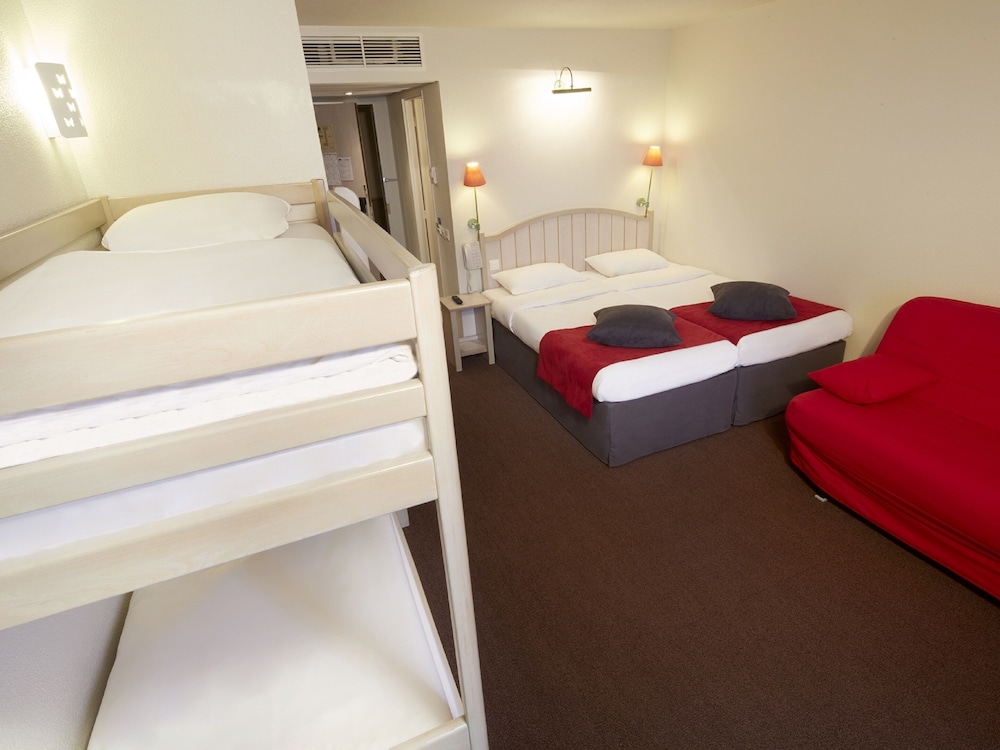 Campanile Val de France near Disneyland Paris — Hotel rooms in Disneyland Paris, Ile-de-France