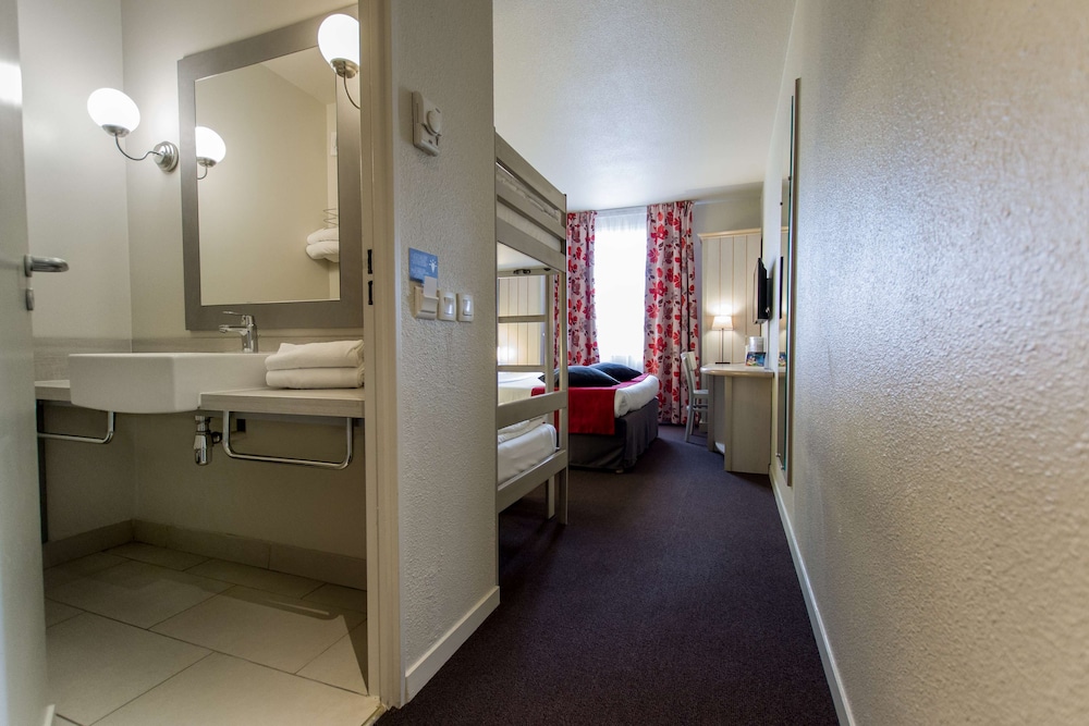 Campanile Val de France near Disneyland Paris — Hotel rooms in Disneyland Paris, Ile-de-France