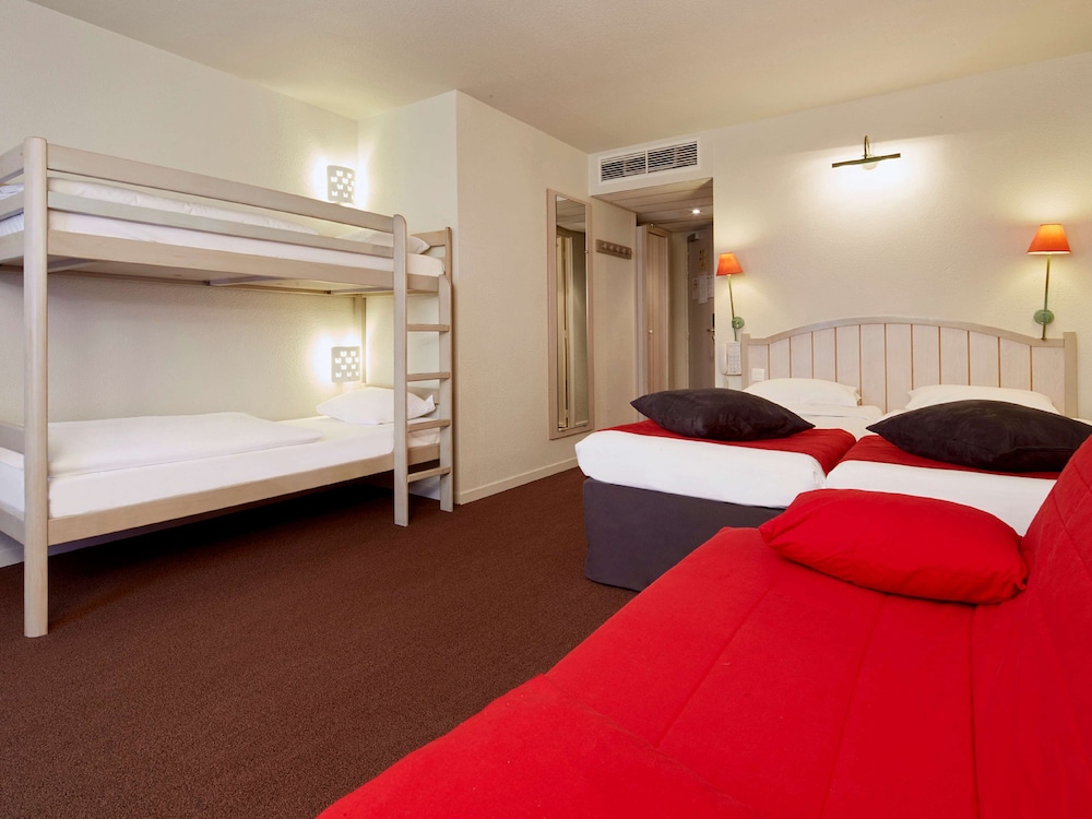 Campanile Val de France near Disneyland Paris — Hotel rooms in Disneyland Paris, Ile-de-France