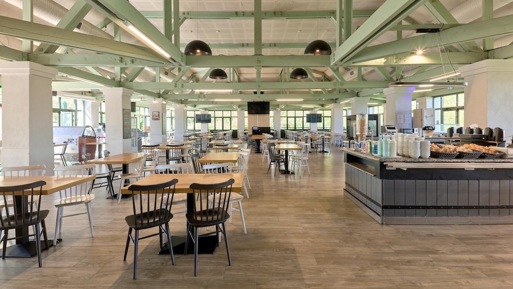 Campanile Val de France near Disneyland Paris — Restaurant & bars in Disneyland Paris, Ile-de-France