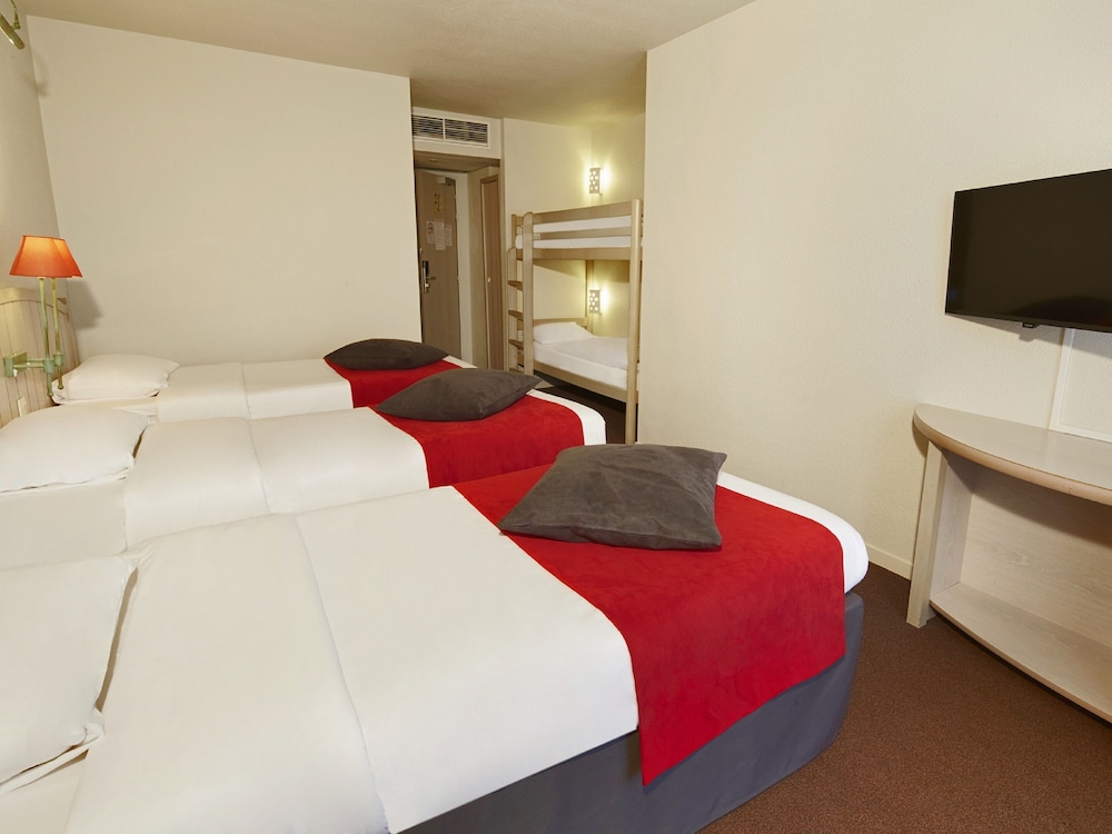 Campanile Val de France near Disneyland Paris — Hotel rooms in Disneyland Paris, Ile-de-France