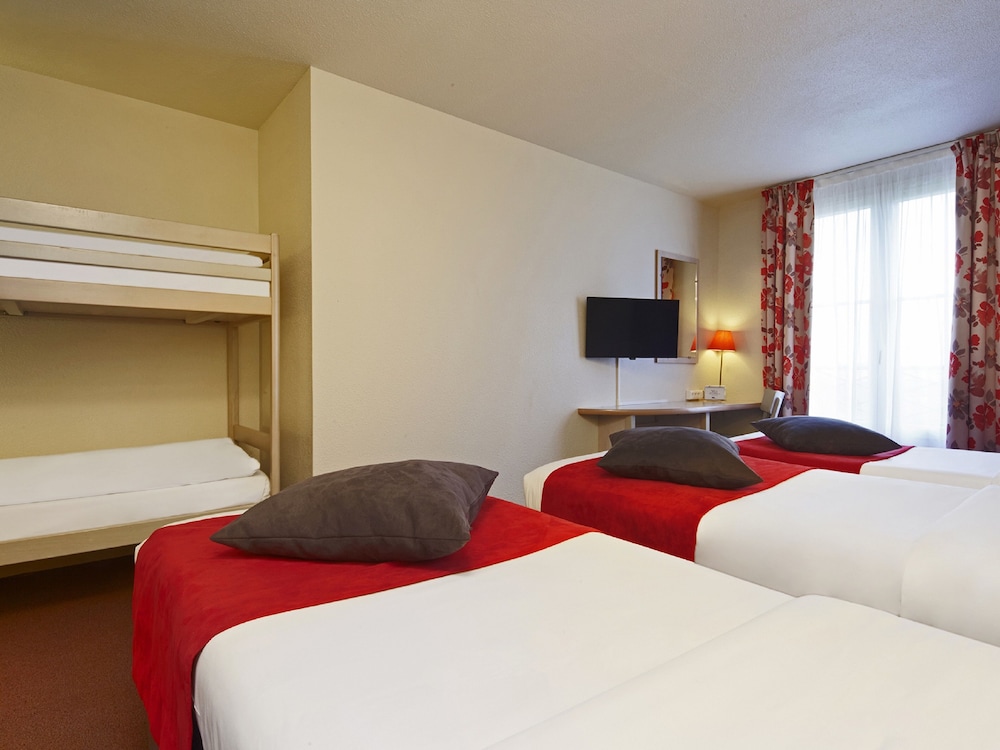 Campanile Val de France near Disneyland Paris — Hotel rooms in Disneyland Paris, Ile-de-France