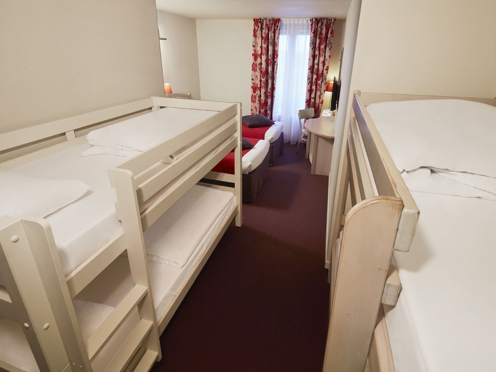 Campanile Val de France near Disneyland Paris — Hotel rooms in Disneyland Paris, Ile-de-France
