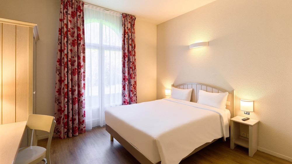 Campanile Val de France near Disneyland Paris — Hotel rooms in Disneyland Paris, Ile-de-France