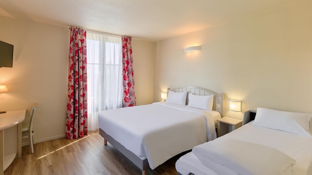 Campanile Val de France near Disneyland Paris — Hotel rooms in Disneyland Paris, Ile-de-France